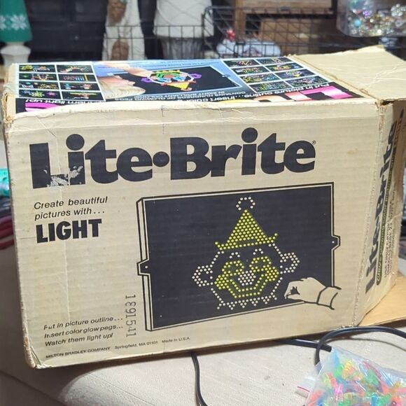 #2 Hasbro Vintage 1981 Lite-Brite In Great Working Condition With Pegs Paper - Picture 11 of 11